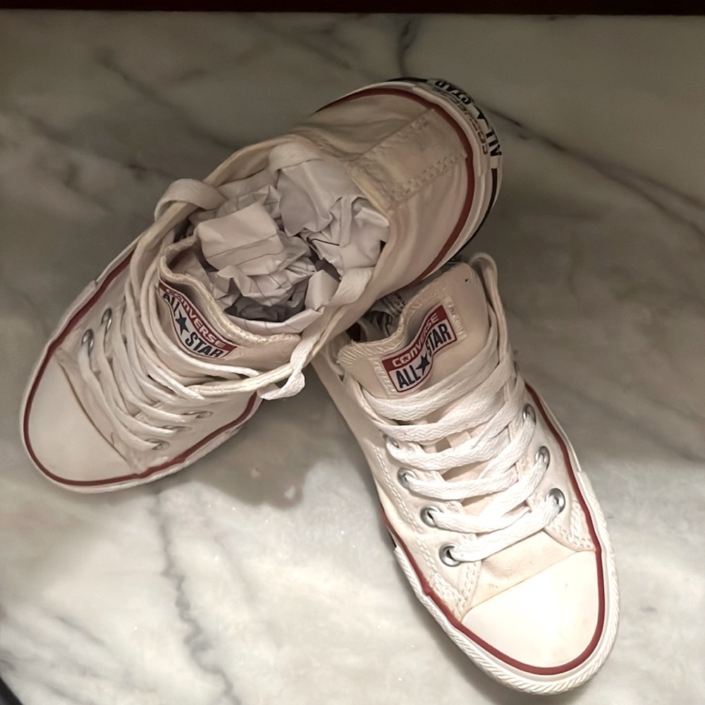 White UNISEX Converse sneakers/tennis shoe sz:Men's 6.5 women's 8.5 Lot 005